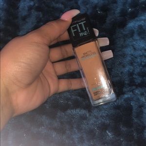 Matte + Poreless Fit Me! Foundation
